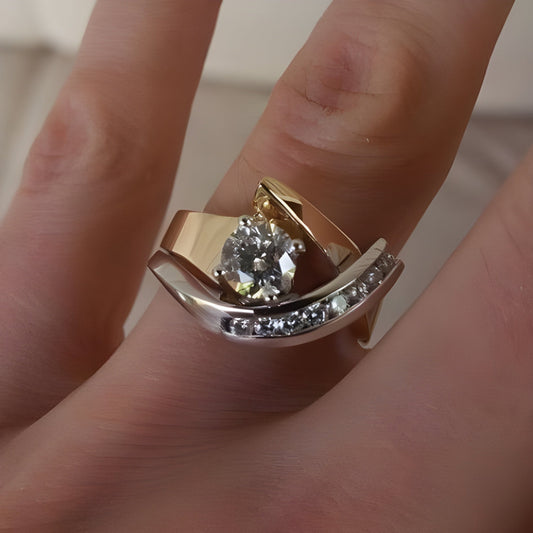 Vintage Ring i Gull og Sølv med Uregelmessig Form og Zirkoner