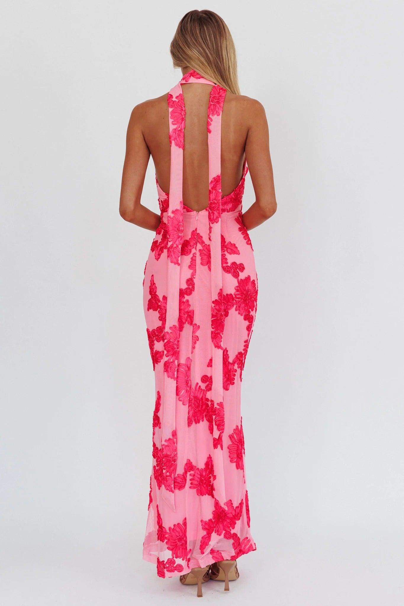Cipriana maxikjole – mesh-eleganse