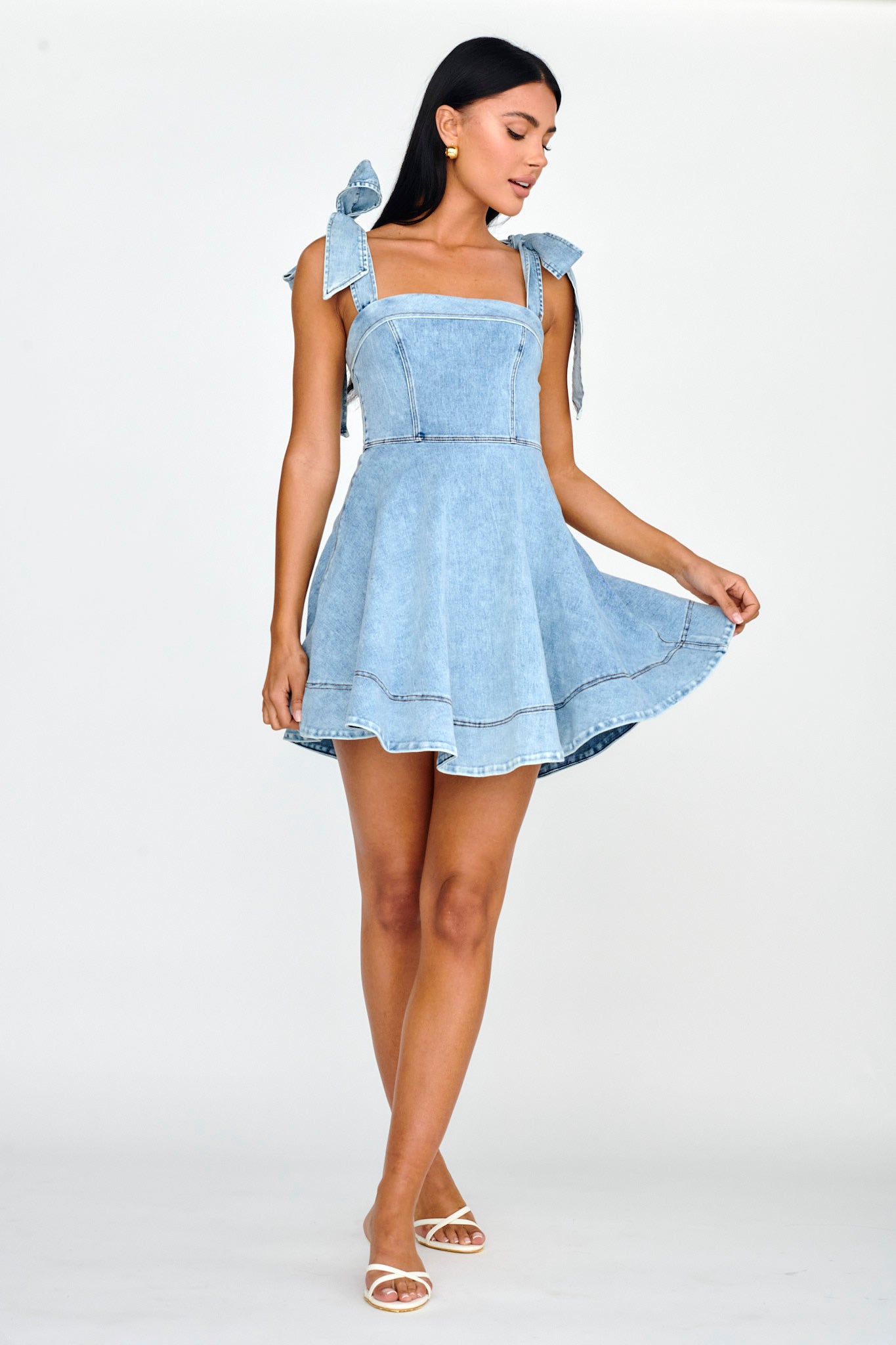 Jeanie denim minikjole – helgestil & komfort